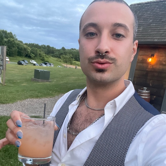 Meet your Posher, Jared - Picture 2 of 3